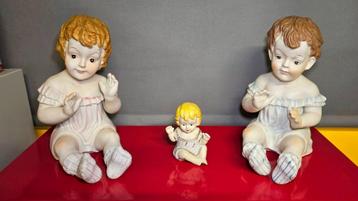Postures anciennes en biscuit beschikbaar voor biedingen