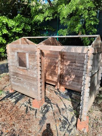 Houten speelhuisje  beschikbaar voor biedingen