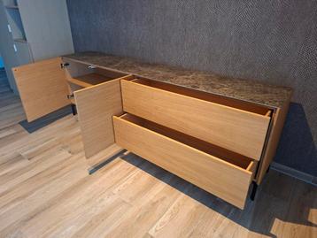 Prachtige kwaliteits dressoirkast te koop. beschikbaar voor biedingen