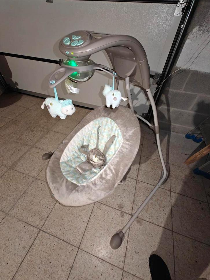 Baby schommel / wipper (Ingenuity InLighten), Kinderen en Baby's, Wipstoeltjes, Ophalen