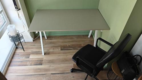 Bureautafel + bureaustoel, Huis en Inrichting, Bureaus, Zo goed als nieuw, Bureau, Ophalen