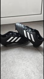 Nieuw Adidas Voetbalschoenen met ijzeren in maat 40, Ophalen of Verzenden, Nieuw