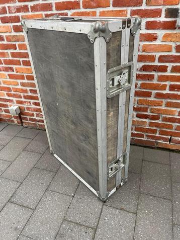 Flightcase DJ booth pick-up beschikbaar voor biedingen
