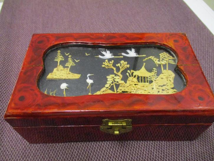 CHINEES HOUTEN JUWELENKISTJE DECOR VAN PAGODE EN KRAANVOGELS, Antiek en Kunst, Curiosa en Brocante, Ophalen of Verzenden