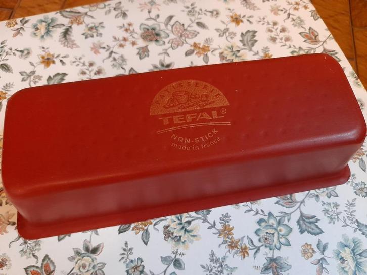Tefal - Moule à cake rectangle rouge, antiadhésif - 25x11 cm, Hobby & Loisirs créatifs, Confection de Gâteaux & Cupcakes, Comme neuf