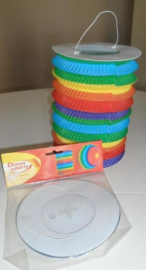 LAMPION TREK REGENBOOG KLEUREN DIA 22 CM Nieuw, Hobby en Vrije tijd, Feestartikelen, Nieuw, Versiering, Verzenden