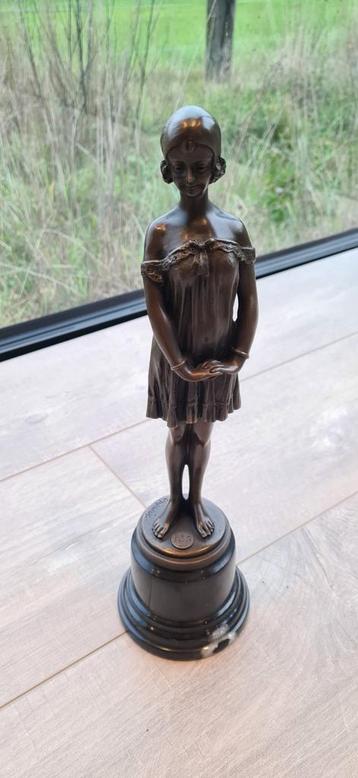 Bronzen beeld "L'innocence" van D.H. Chiparus gesign - 36 cm