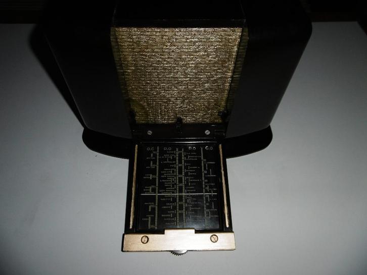 RADIO VINTAGE RADIOLA DE 1941EN BAKELITE FONCT.GO_MOY, Antiek en Kunst, Antiek | Tv's en Audio, Verzenden