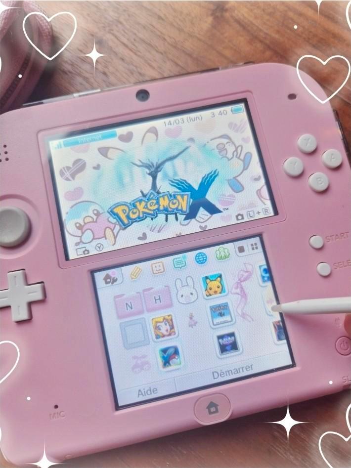 Nintendo 2ds Tomodachi edition hack luma met oplader, Games en Spelcomputers, Spelcomputers | Nintendo 2DS en 3DS, 2DS, Ophalen of Verzenden