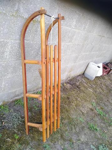 slee/ slede beschikbaar voor biedingen