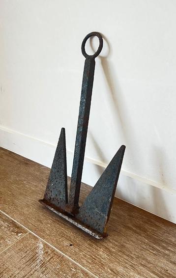 Oud bootanker, anker ijzer decoratie bruut industrieel grof beschikbaar voor biedingen