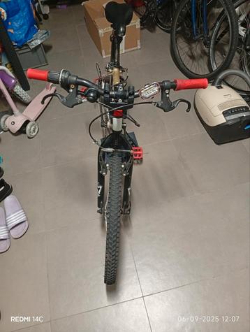 Jongens fiets beschikbaar voor biedingen