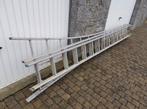 Échelle triple, 3x14 niveaux en aluminium.
Visible et enlève, Enlèvement, Comme neuf, Échelle
