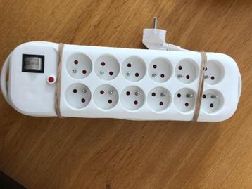Stekkerblok 12 contacten met schakelaar en 1.5m kabel beschikbaar voor biedingen