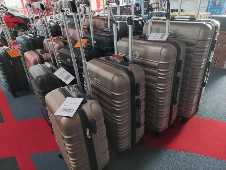Nieuwe 4 delige kofferset, Handtassen en Accessoires, Tassen | Reistassen en Weekendtassen, Nieuw, Ophalen of Verzenden