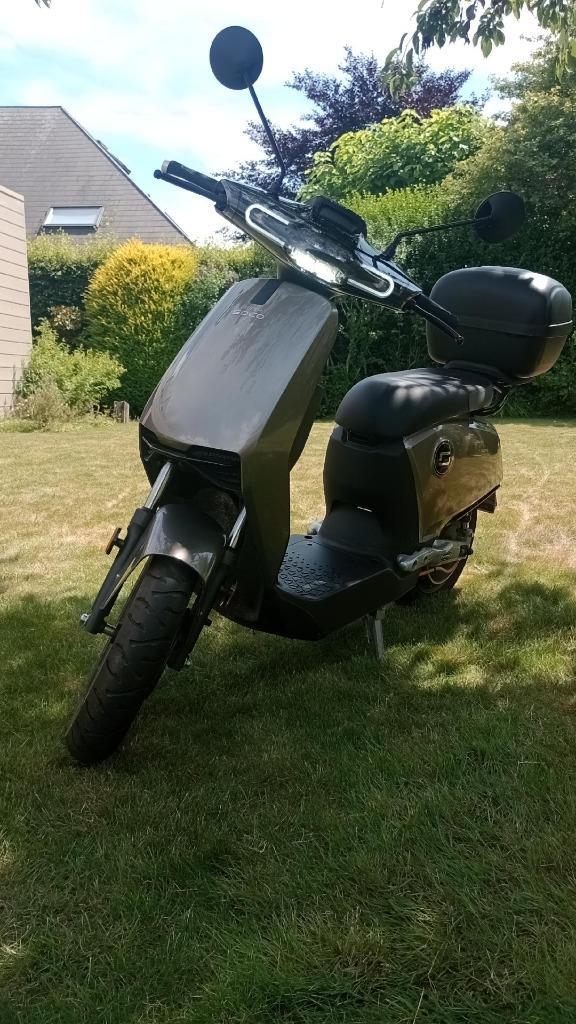 Super Soco CUX - elektrische scooter met topcase, Fietsen en Brommers, Scooters | Overige merken, Zo goed als nieuw, Klasse B (45 km/u)