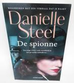 De spionne Danielle Steel roman, Ophalen of Verzenden, Gelezen, Danielle Steel
