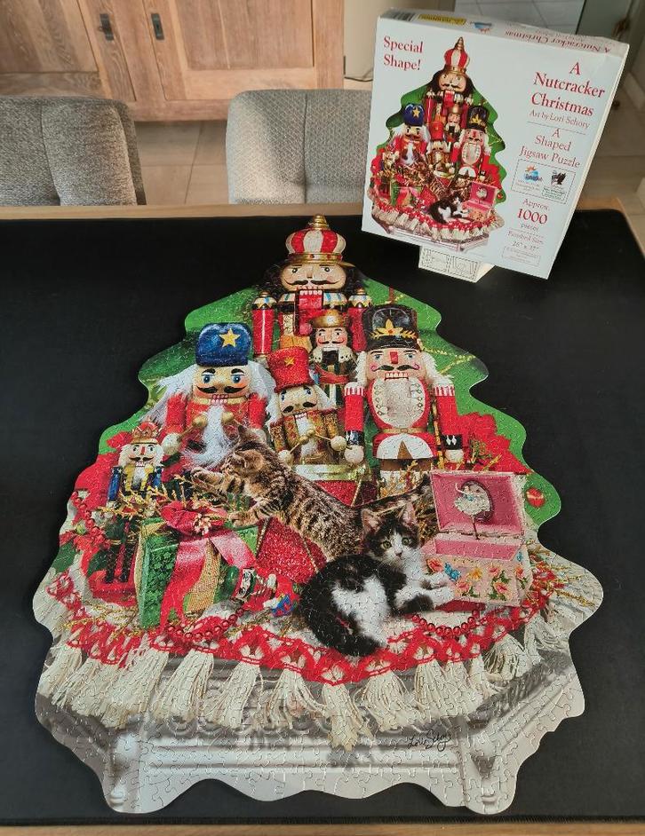 Sunsout Puzzel - A Nutcracker Christmas - 1000 stukjes, Hobby & Loisirs créatifs, Sport cérébral & Puzzles, Utilisé, Puzzle, 500 à 1500 pièces