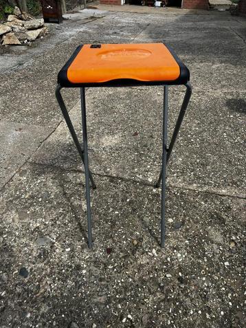 Vuilniszak houder beschikbaar voor biedingen