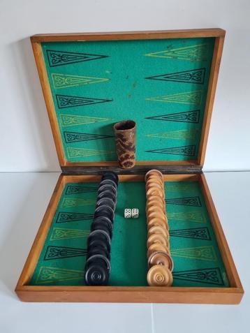 vintage backgammon in houten koffer beschikbaar voor biedingen
