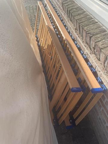 Bed 140cm met lattenbodem beschikbaar voor biedingen