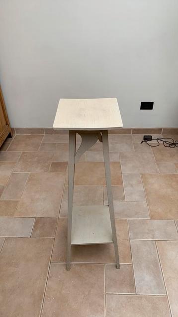 Plantenstaander beschikbaar voor biedingen