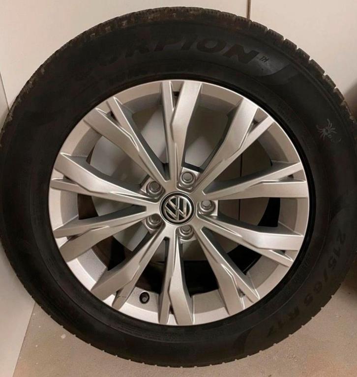 VW TIGUAN WINTERSET 17 INCH MONTANA, Auto-onderdelen, Banden en Velgen, Banden en Velgen, Winterbanden, 17 inch, 215 mm, Personenwagen