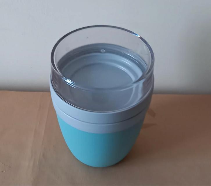 Yoghurt beker merk mepal (Geen Tupperware)., Huis en Inrichting, Keuken | Tupperware, Zo goed als nieuw, Beker of Kan, Blauw, Ophalen