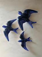 Hirondelles en porcelaine, Enlèvement