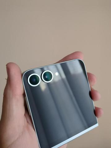 Samsung Galaxy Z Flip6 256GB beschikbaar voor biedingen