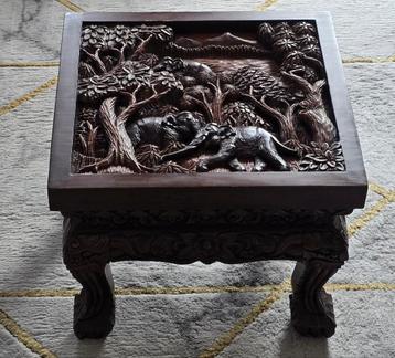 Unieke koffietafel uit een oud herenhuis.
 beschikbaar voor biedingen