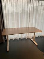 Bureau, witte poten eikkleurig blad., Huis en Inrichting, Bureaus, Ophalen, In hoogte verstelbaar, Zo goed als nieuw, Bureau