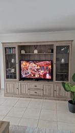 Vitrinekast B 2.5m. H 2.1m D 50cm aangekocht van Deba, Ophalen