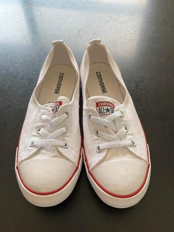 Converse witte sneakers maat 41. Zeer goede staat. beschikbaar voor biedingen
