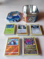 Kyogre Tin met 250 Pokemon Kaarten, Hobby en Vrije tijd, Verzamelkaartspellen | Pokémon, Foil, Ophalen of Verzenden, Zo goed als nieuw
