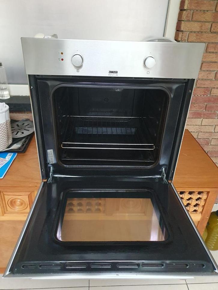 Oven ZANUSSI, Elektronische apparatuur, Ovens, Zo goed als nieuw, Grill, Ophalen of Verzenden