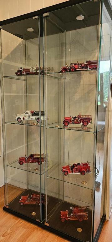 Lot 9 schaalmodel brandweerauto's + 1 figuur beschikbaar voor biedingen