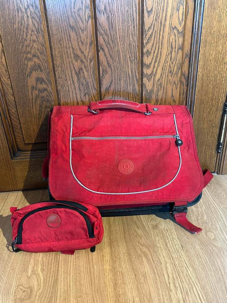 Kipling boekentas met pennenzak, Bijoux, Sacs & Beauté, Sacs | Cartables, Utilisé, Sac à dos, Rouge, Enlèvement ou Envoi