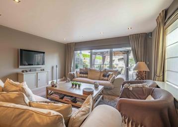 Te koop uitzonderlijke woning met ruime werkplaats-garage. beschikbaar voor biedingen