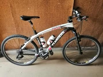 Vélo VTT en fibre de carbone, Enlèvement, Comme neuf