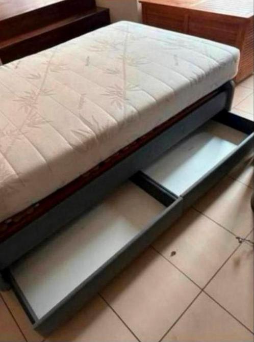 BED + MATRAS 200 MOET SNEL WEG!, Huis en Inrichting, Slaapkamer | Slaapbanken, Zo goed als nieuw, Twijfelaar, Ophalen