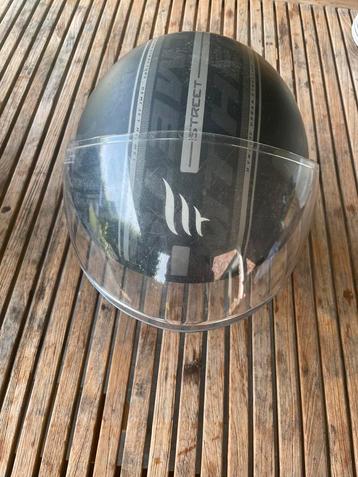 Helm maat m beschikbaar voor biedingen