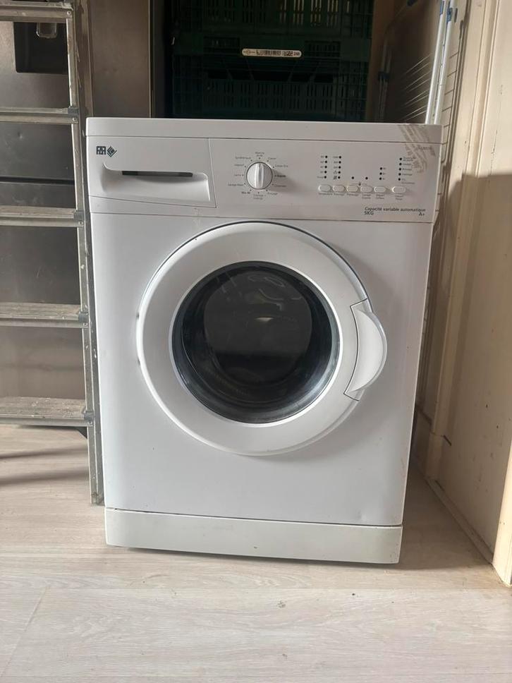Machine à laver, Elektronische apparatuur, Wasmachines, Gebruikt, 4 tot 6 kg, 85 tot 90 cm, 1200 tot 1600 toeren, Energieklasse A of zuiniger