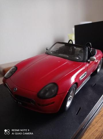 BMW Z8 rouge en 1:18ème beschikbaar voor biedingen