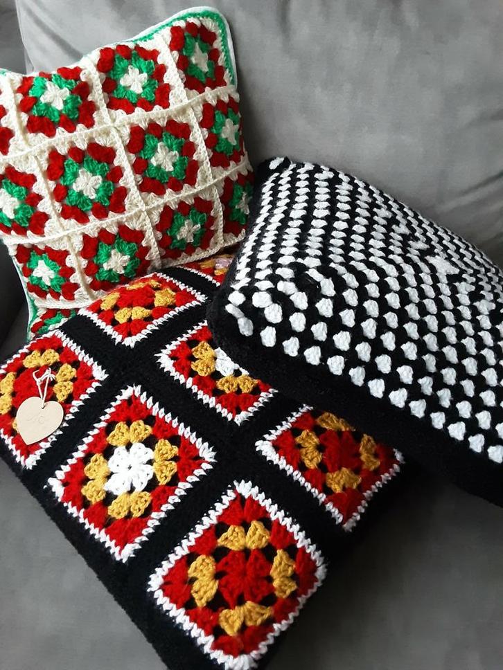 Kleurige kussens ! NIEUW, Huis en Inrichting, Woonaccessoires | Kussens, Zo goed als nieuw, Wit, Ophalen