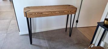 Mooie inkomtafel / consoletafel beschikbaar voor biedingen