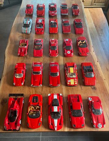 Lot de 25 Ferrari - 1:18 - sans emballage d'origine