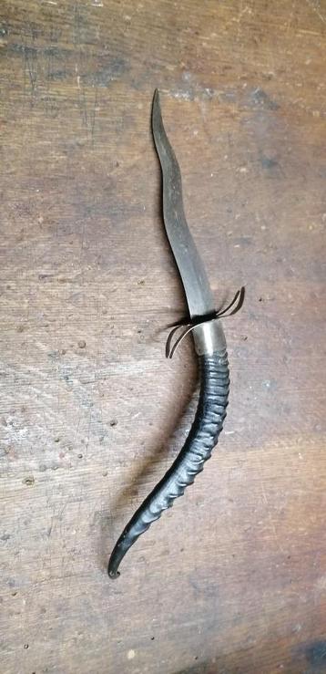 Oude Afrikaanse Berberdolk  beschikbaar voor biedingen