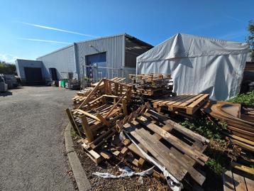 pallets en pallethout om te doneren  beschikbaar voor biedingen