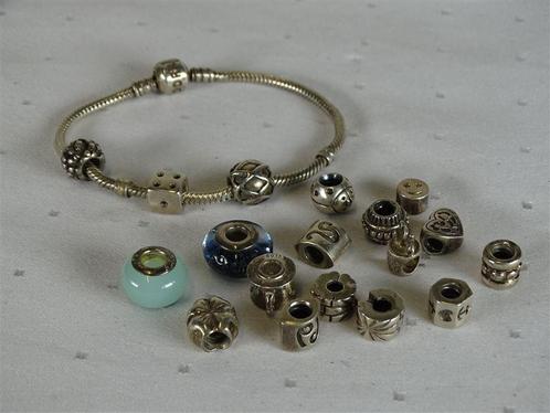 A4168. Pandora Zilveren Bedelarmband - 18 Bedels, Bijoux, Sacs & Beauté, Bracelets, Utilisé, Enlèvement ou Envoi